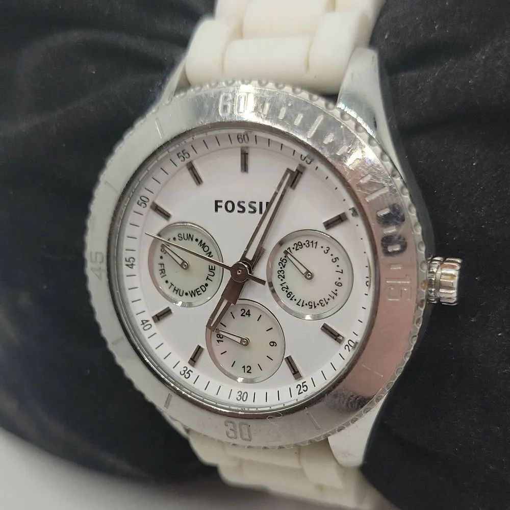 Fossil Stella ES2888 Women's White Silicone Analog Dial Quartz Wrist Watch DE618
